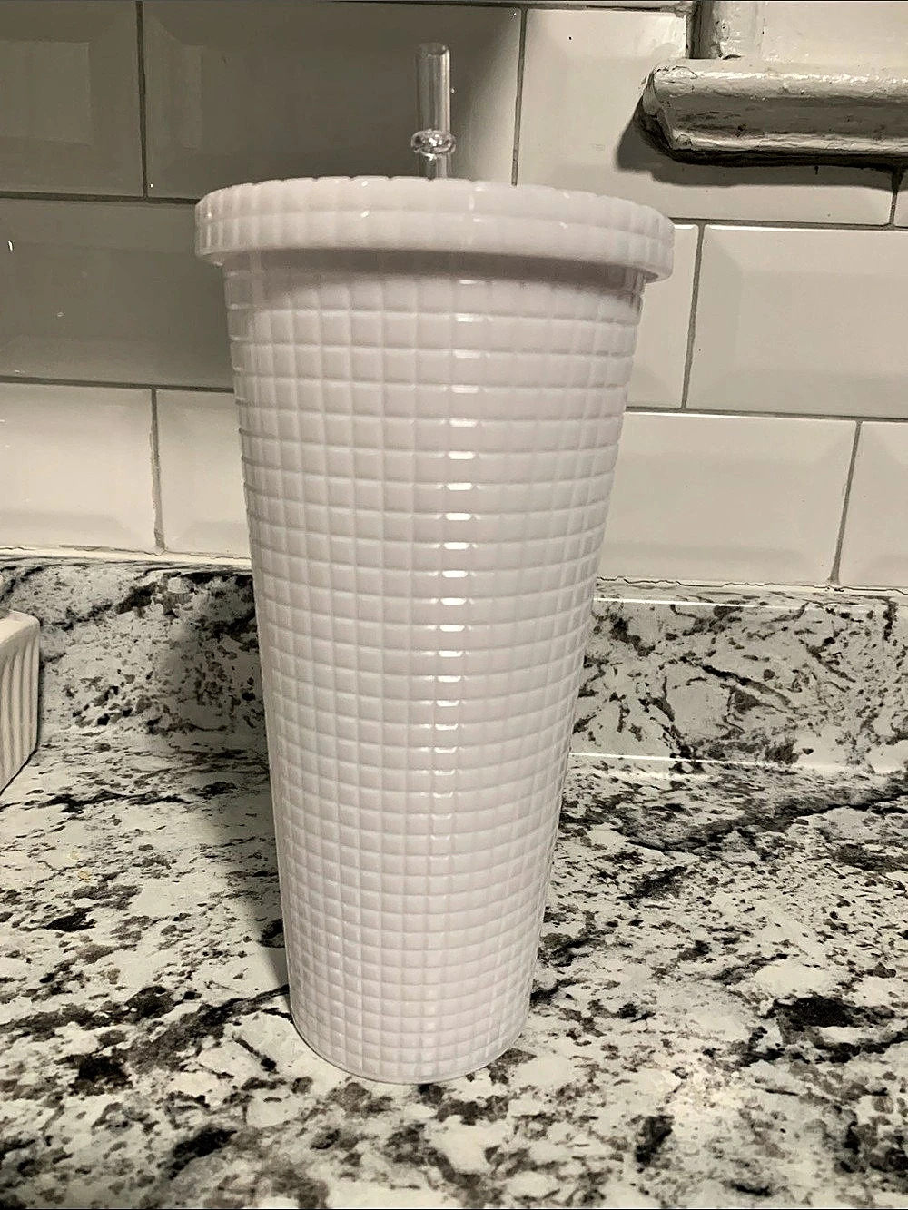 Glassy SorTum White 24 oz Tumbler With Straw Like New